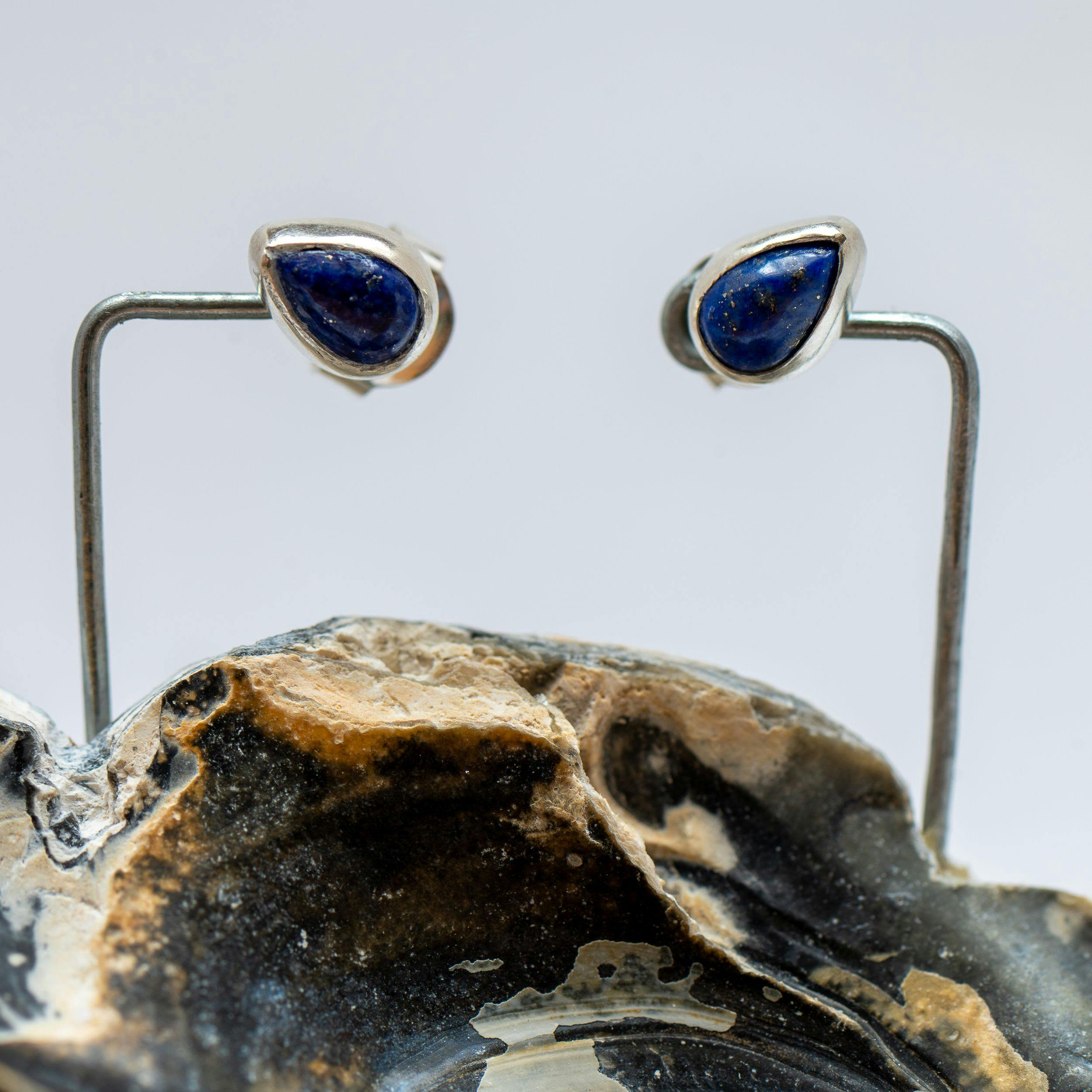 Oorbellen met lapis lazuli