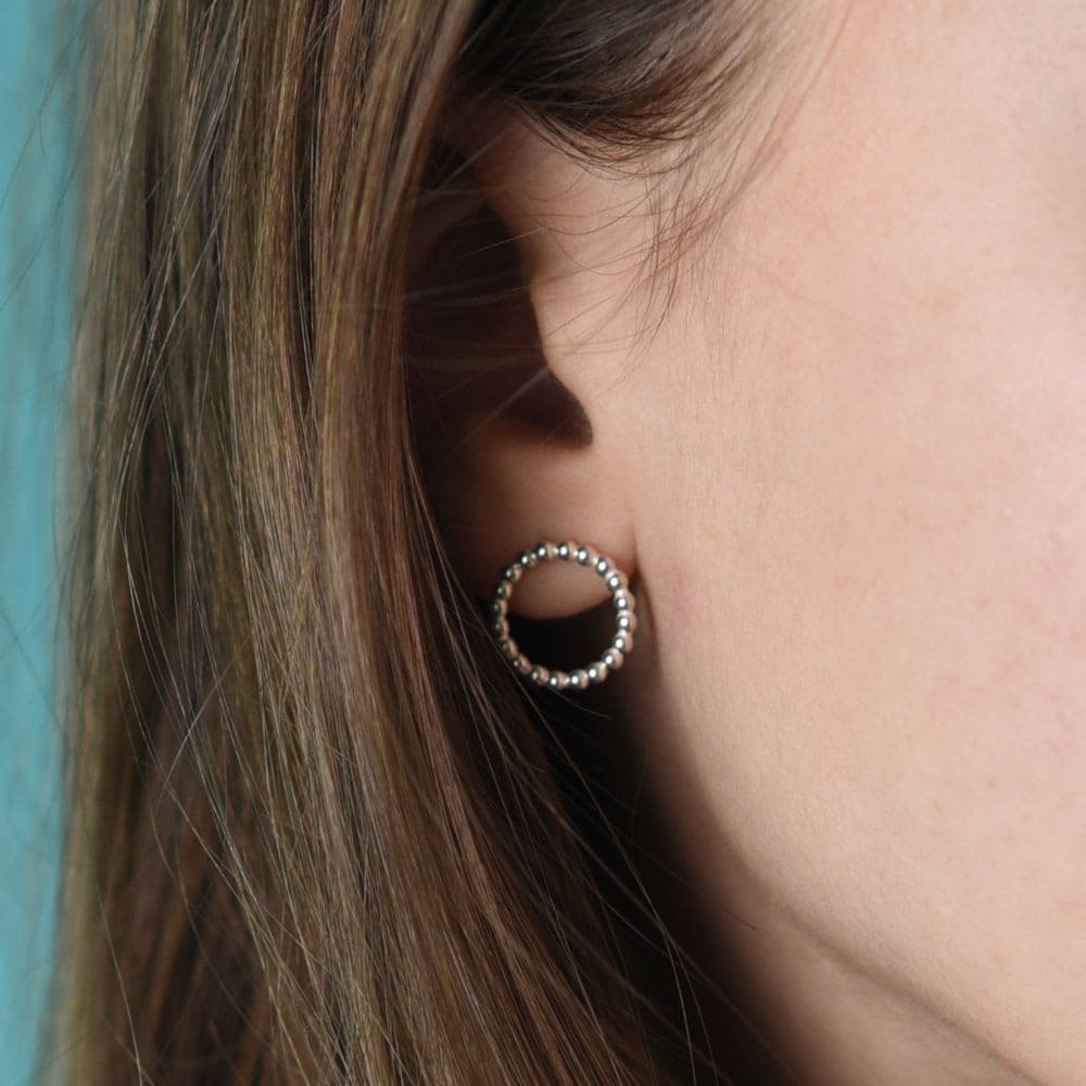 Cirkel oorbellen met pareldraad